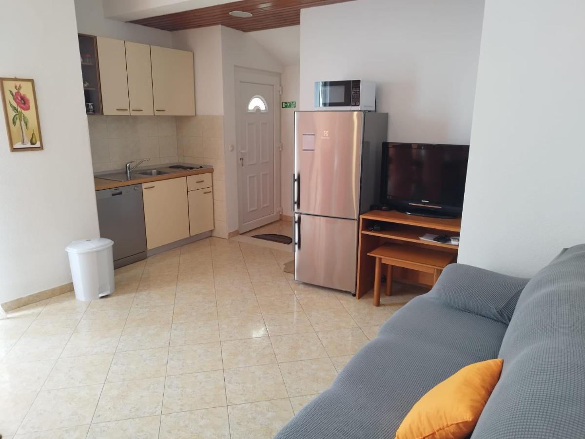 Apartments Mare - 150 M From Beach Brela Exterior photo