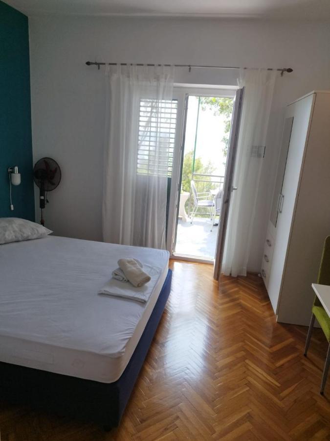 Apartments Mare - 150 M From Beach Brela Exterior photo