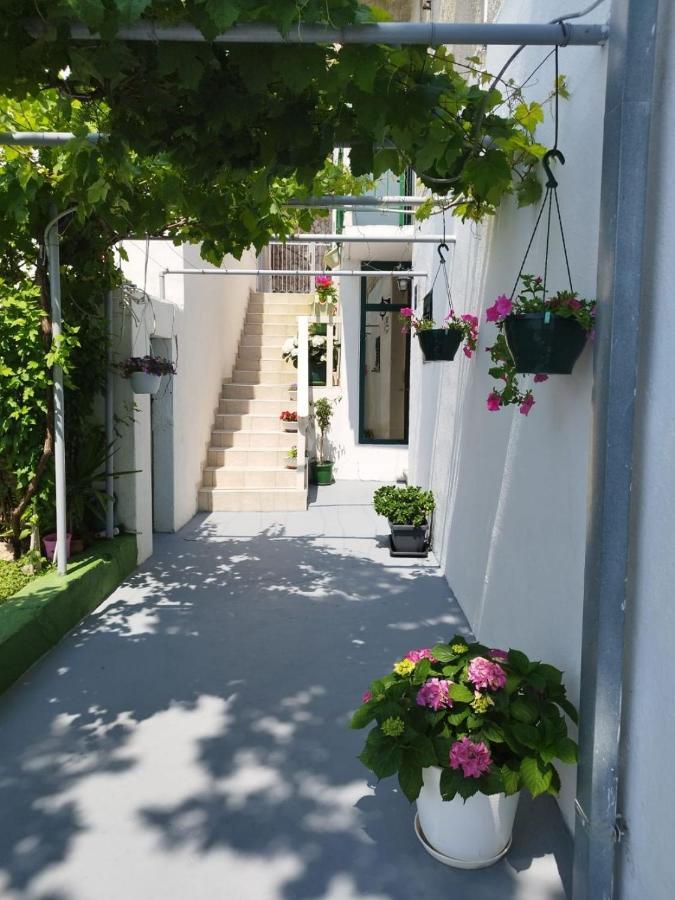 Apartments Mare - 150 M From Beach Brela Exterior photo